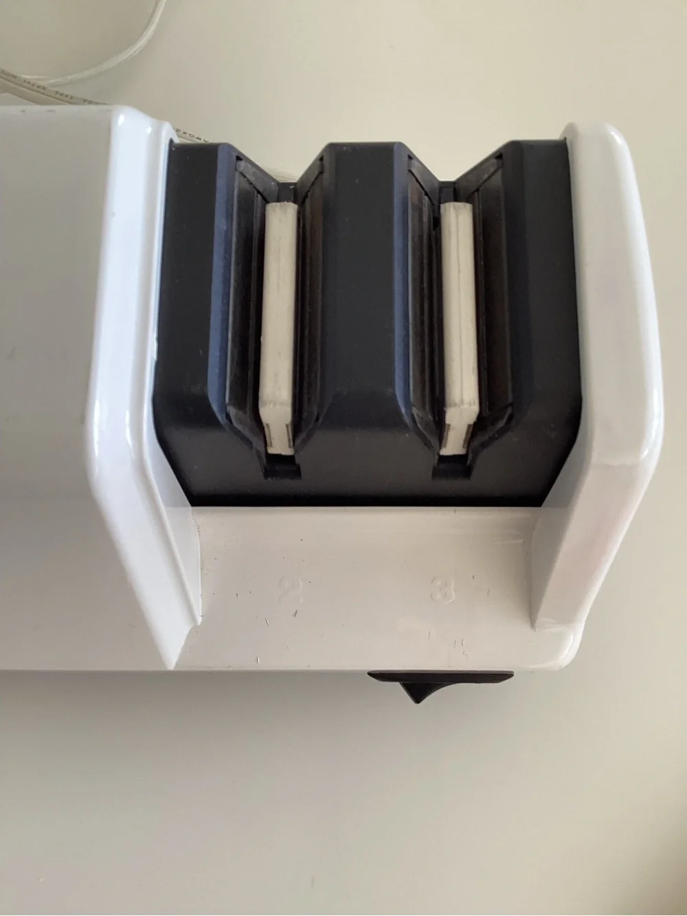Chef'sChoice 110 Electric Knife Sharpener - White/Black X10